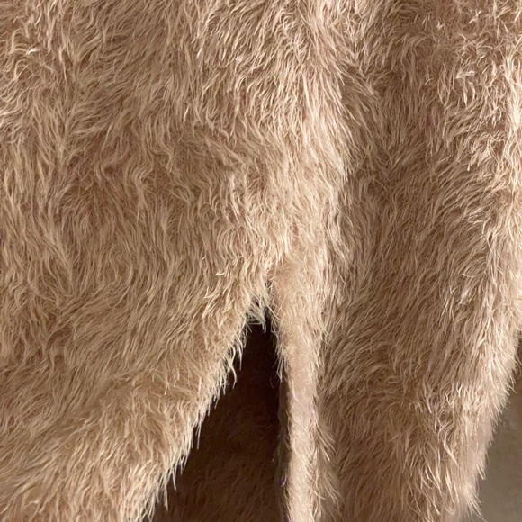 brand new William B fuzzy crop sweater with slit in the back - Picture 4 of 7